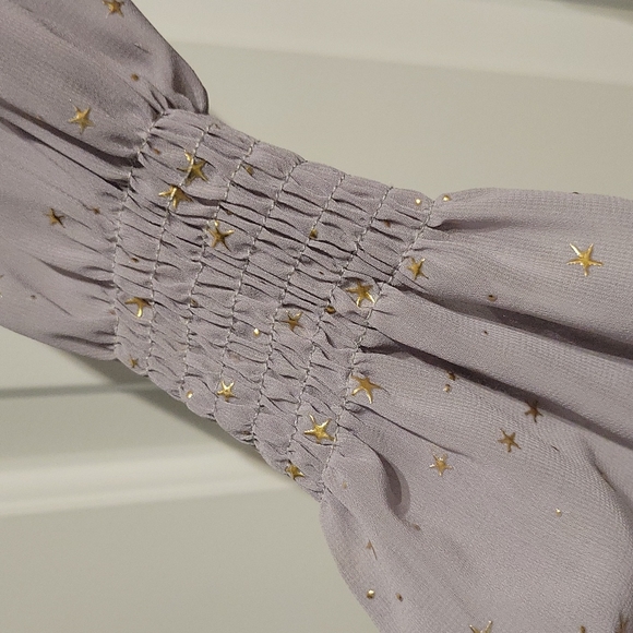 Long Sleeve Grey & Gold super sheer Top. Sz. XXL but fits more like a Lrg/New - Picture 2 of 5